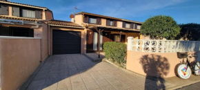 Domaine de vacances TAMARIS, à 600m de la plage, animations piscines en supplément , villa 2 chambres 4 couchages, climatisation séjour, WIFI LRTAM4I
